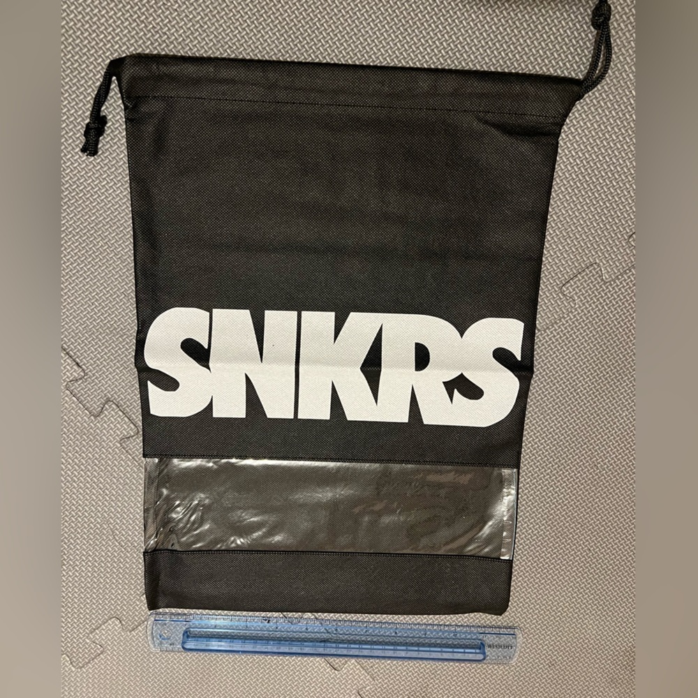 NIB Unbranded Sneaker Travel Bag - Picture 3 of 3